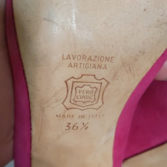 Manolo Blahnik BB 70 MM Suede Closed Toe Heels - Picture 6 of 7